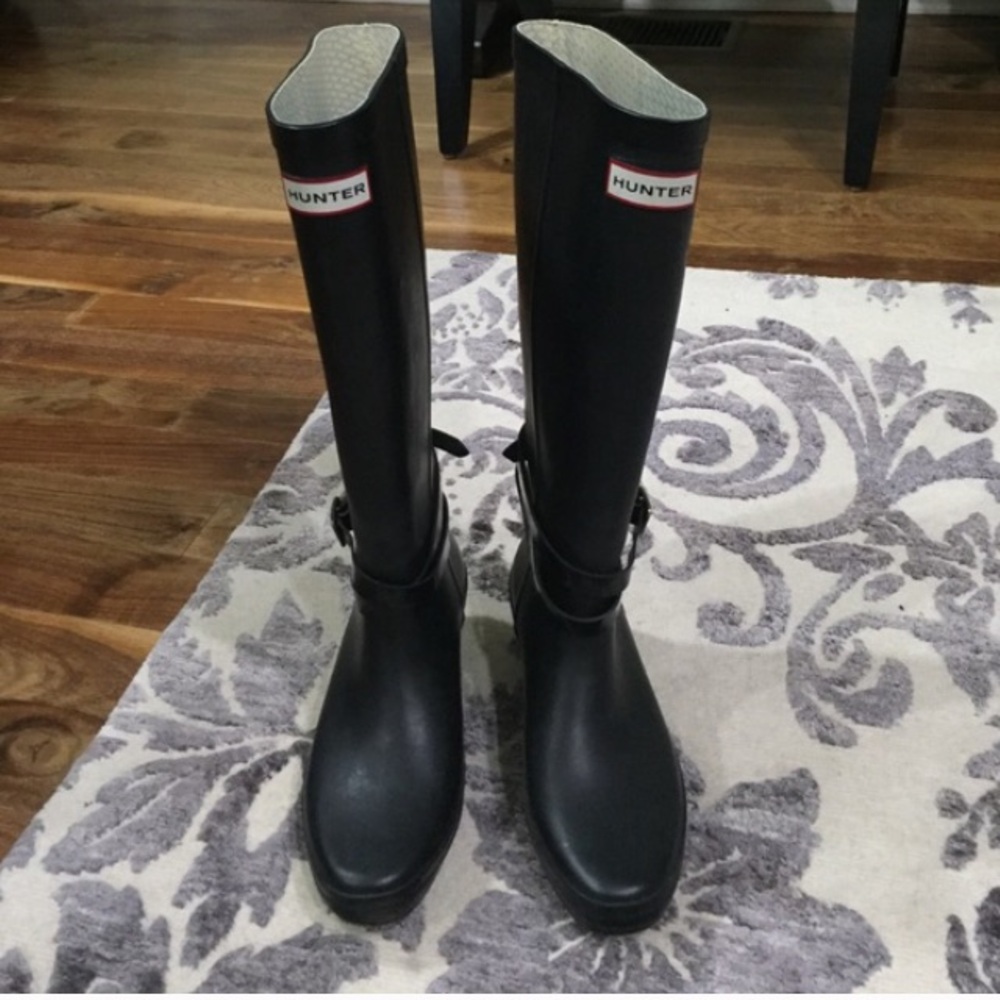 🎈🎈🎉👏🏻Hunter black rain boots. Size 7.